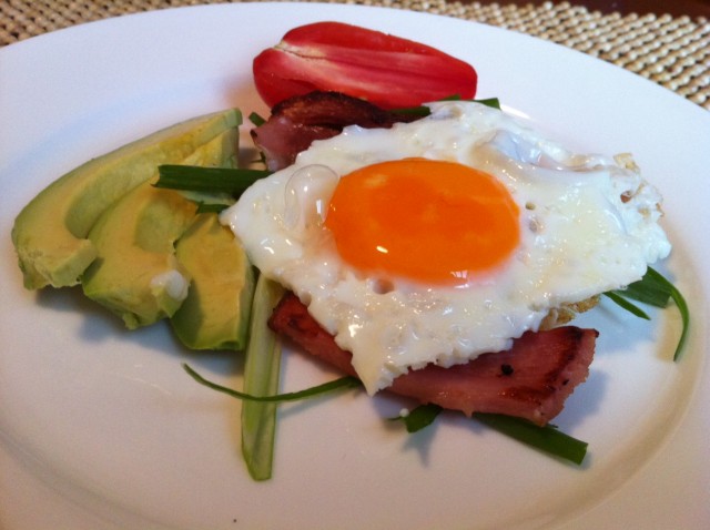 ham egg avocado and tomato breakfast